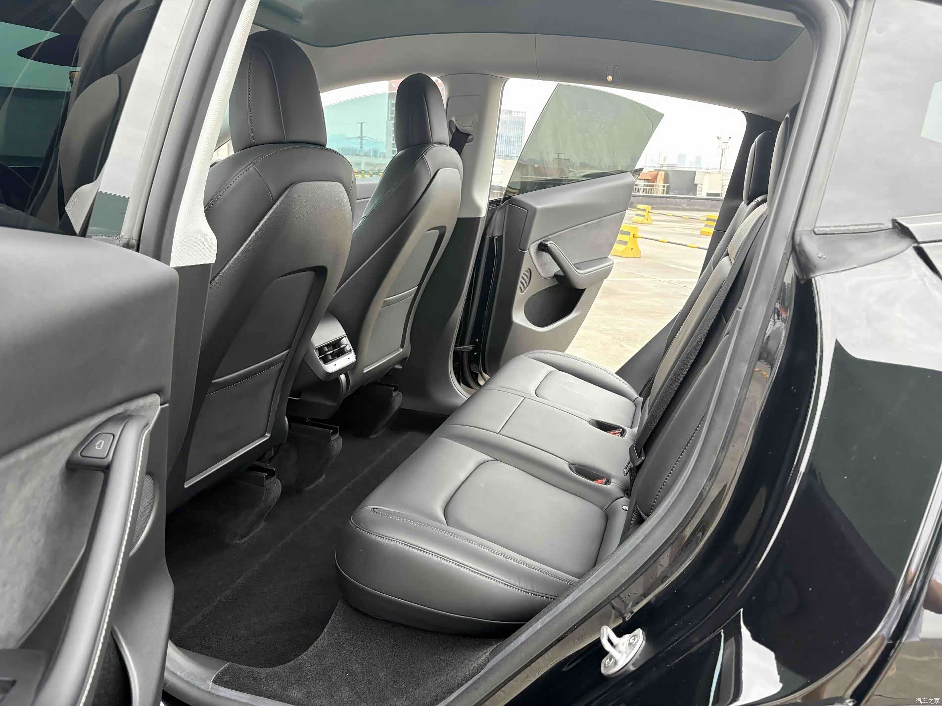 Tesla Model Y, 2022 15