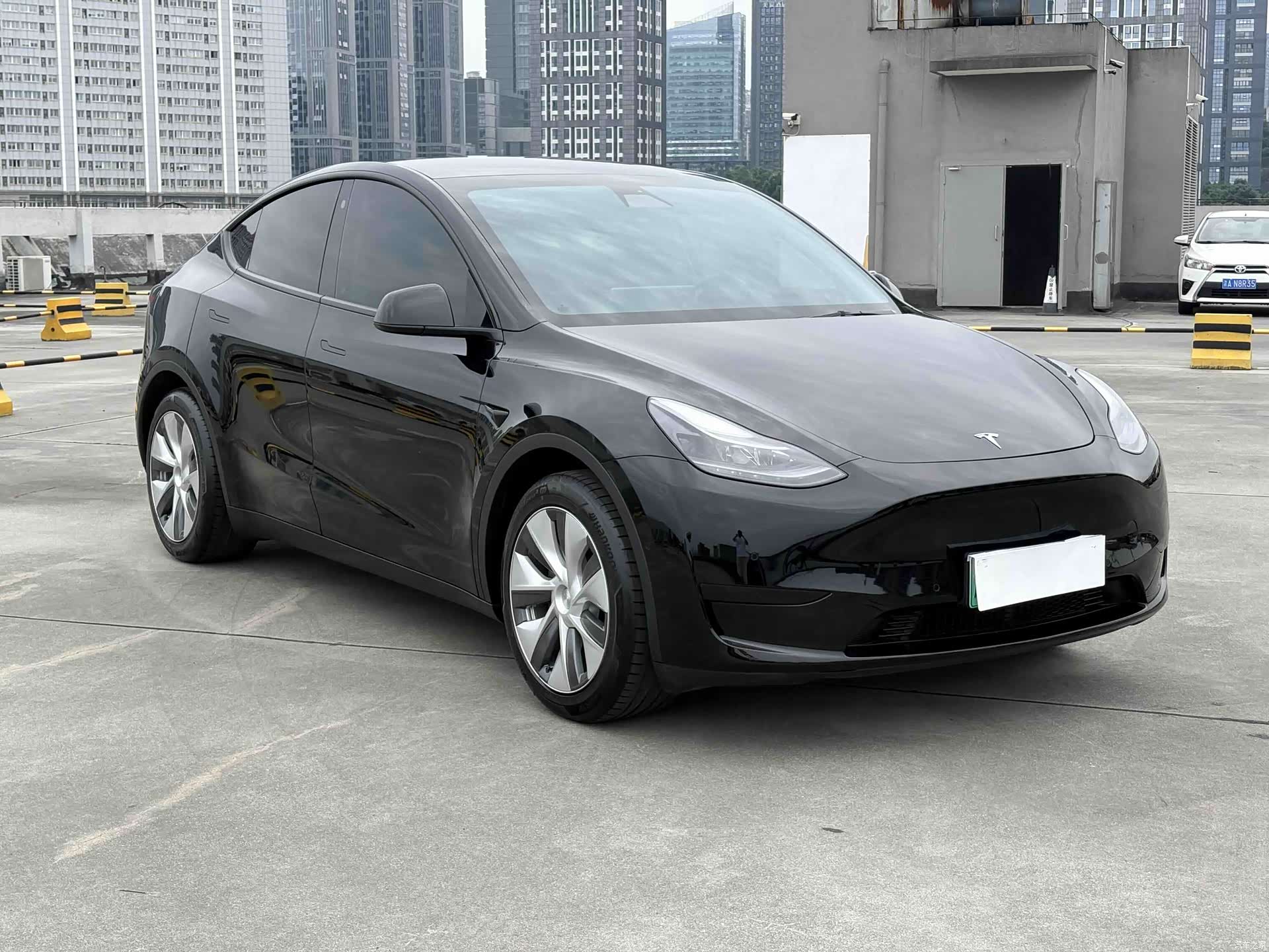 Tesla Model Y, 2022 3