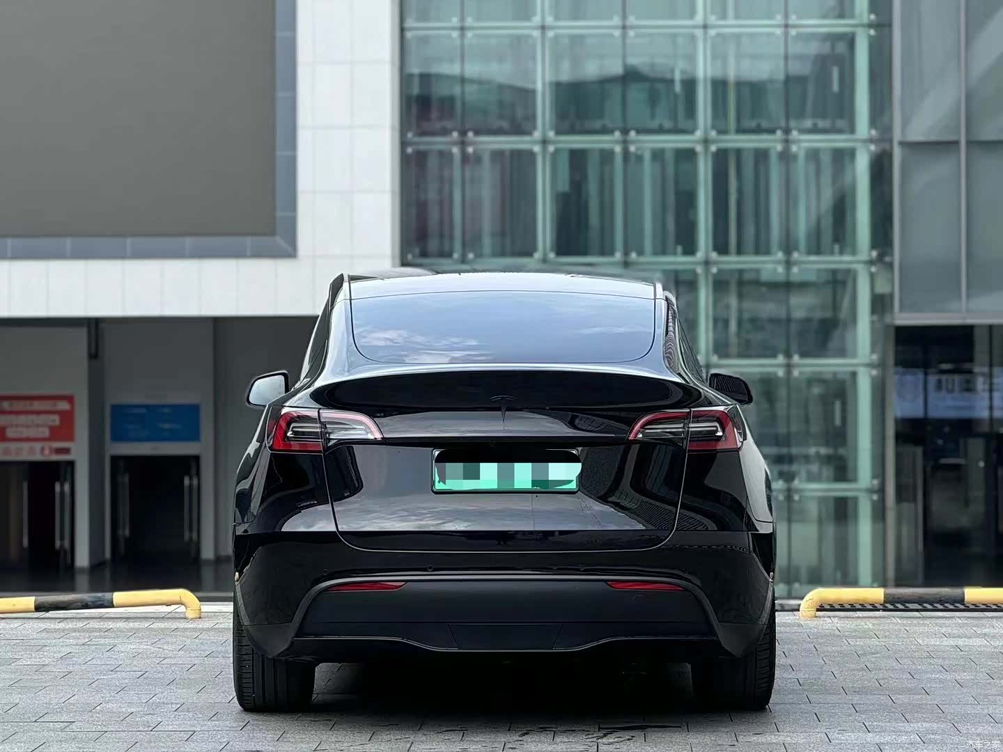 Tesla Model Y, 2023 3
