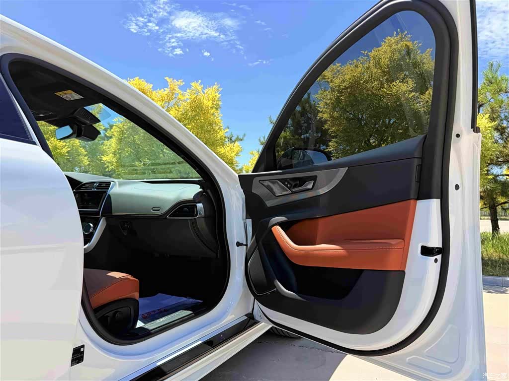 Land Rover XEL, 2025 9