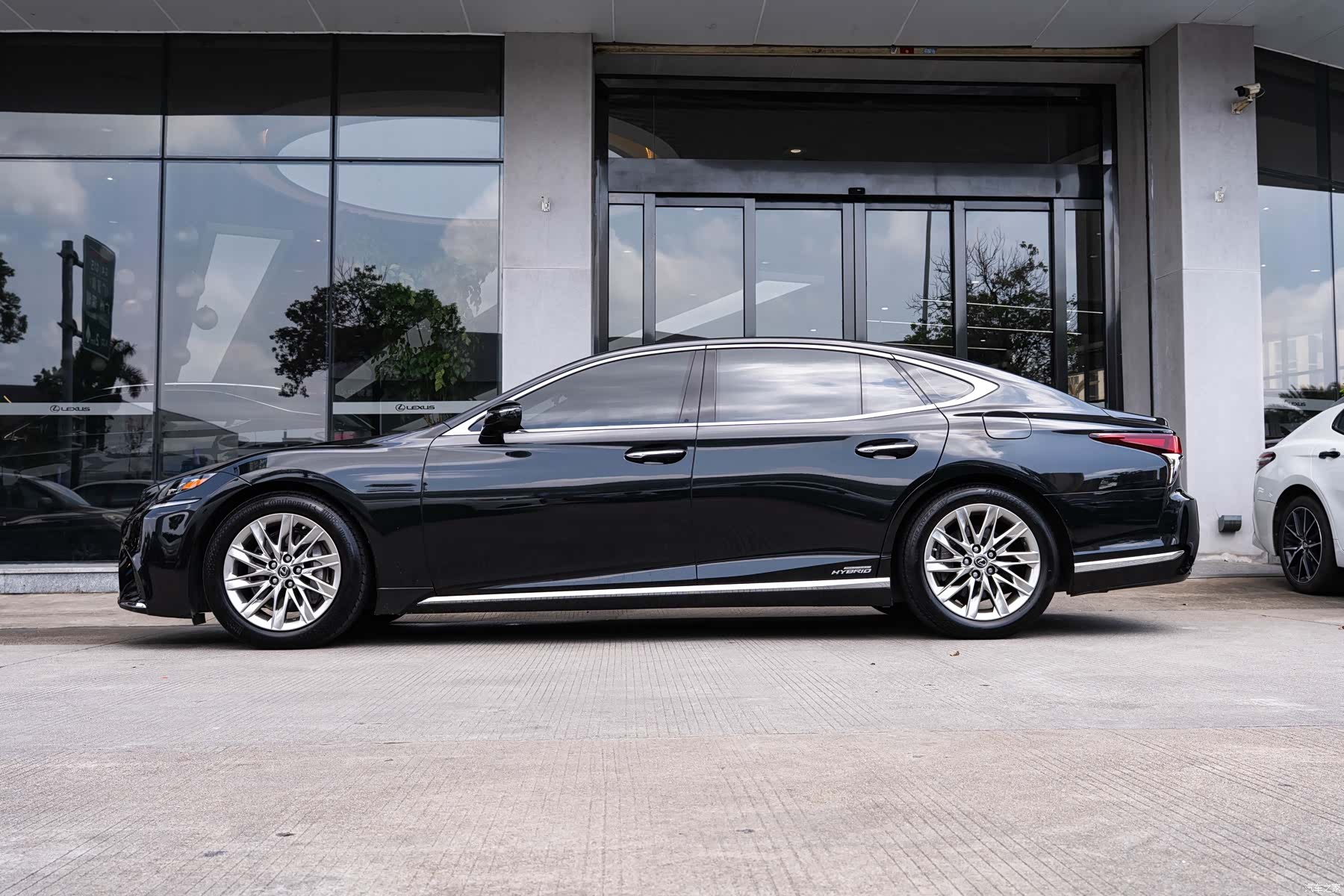Lexus LS, 2020 4