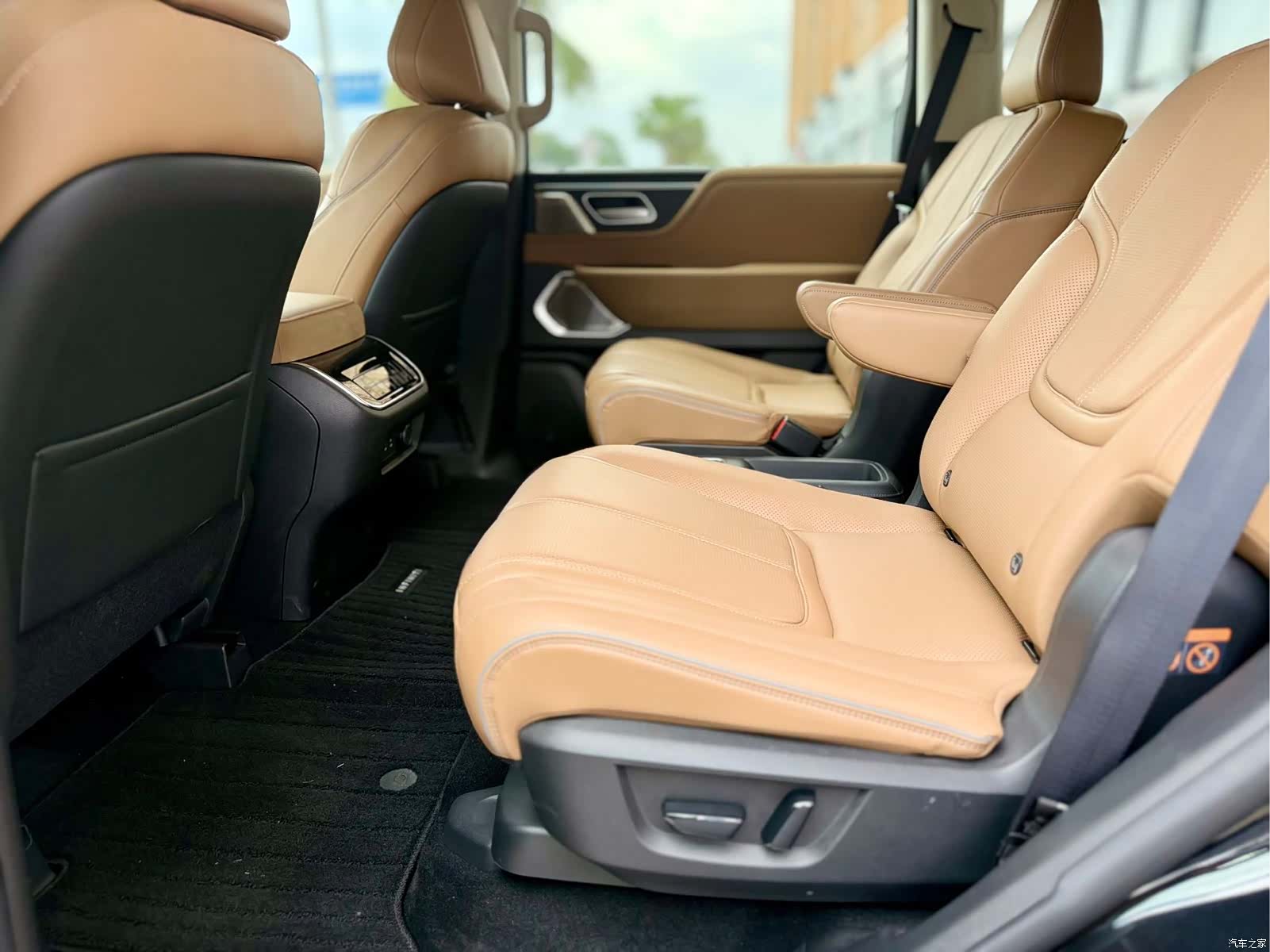 Infiniti QX80, 2025 12