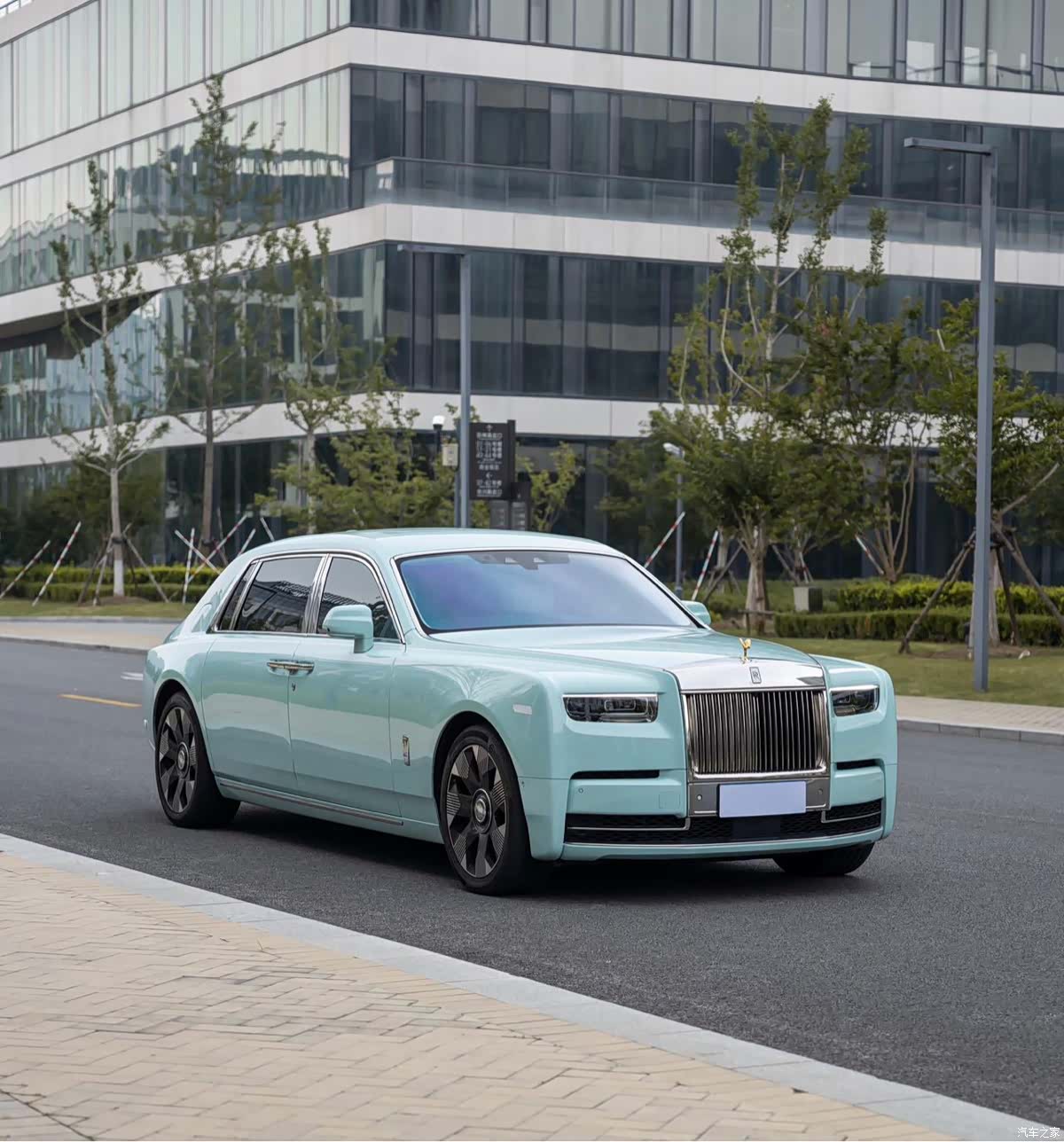 Rolls-Royce Phantom, 2024 3