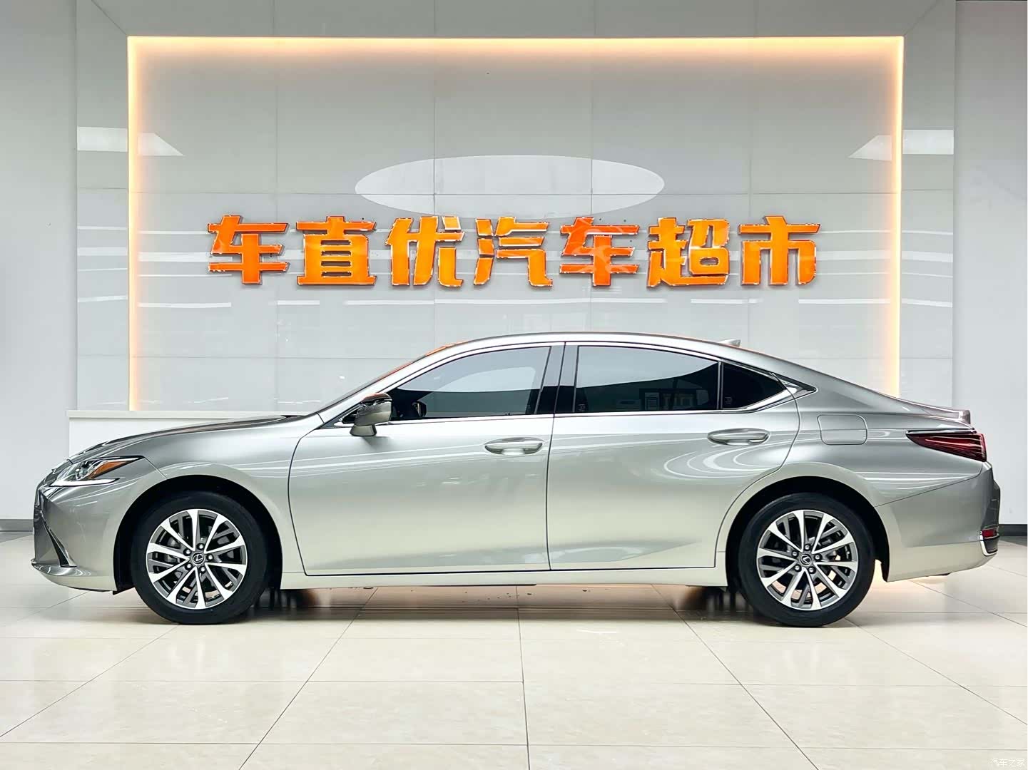 Lexus ES, 2024 4