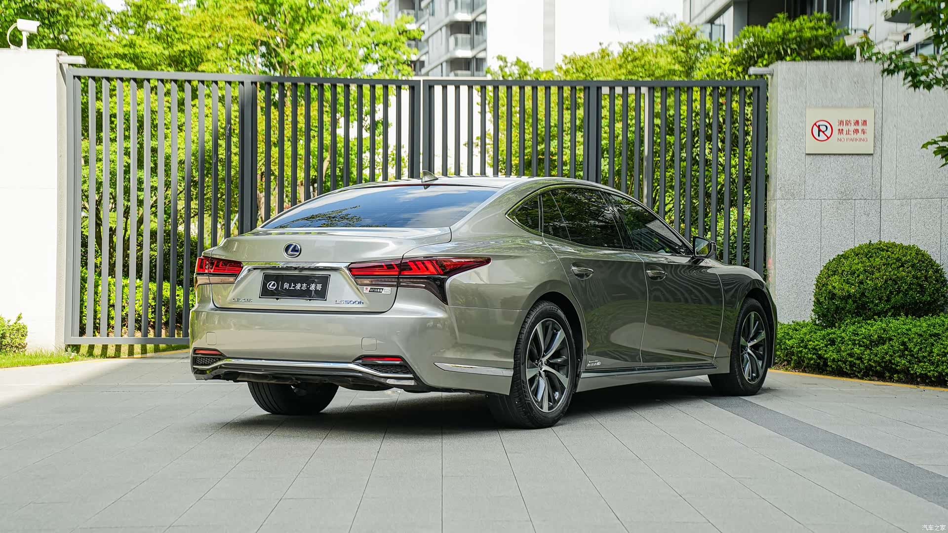 Lexus LS, 2022 4