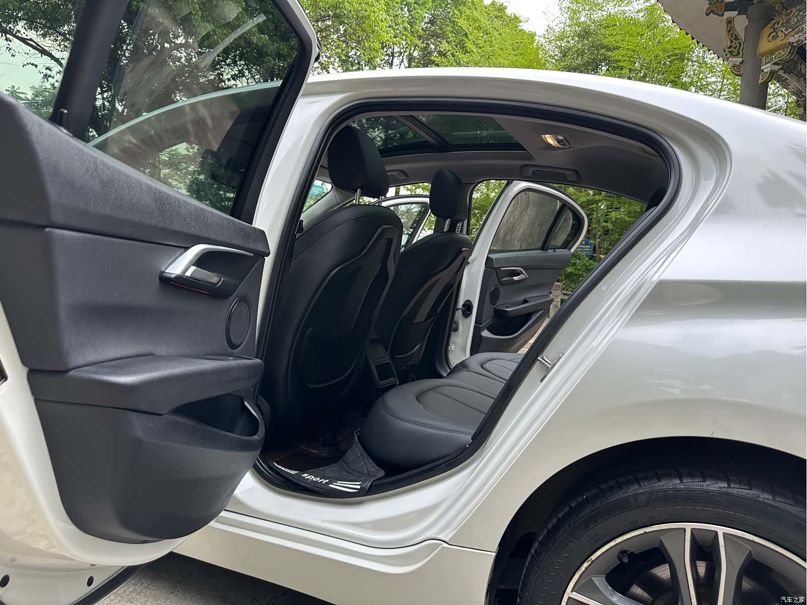BMW 1 Series, 2018 все фото