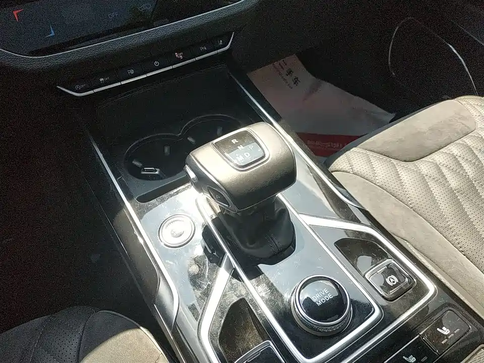 Hongqi HS5