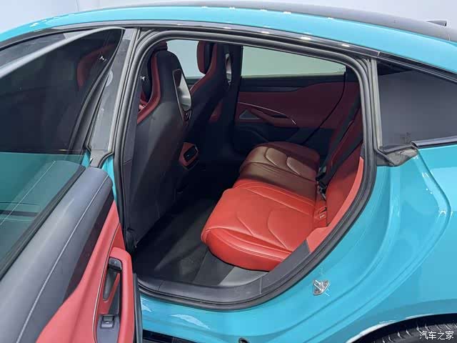 Xiaomi SU7, 2024 10