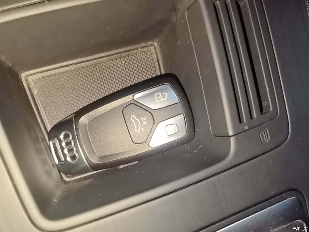 Audi Q5L, 2022 9
