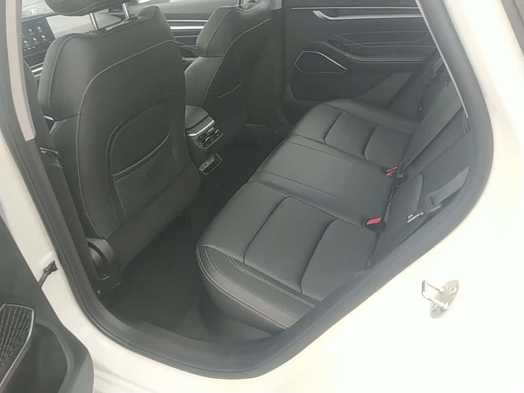Geely Emgrand, 2023 17