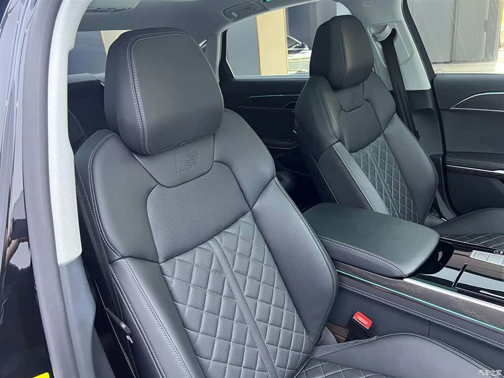 Audi A8L, 2022 26