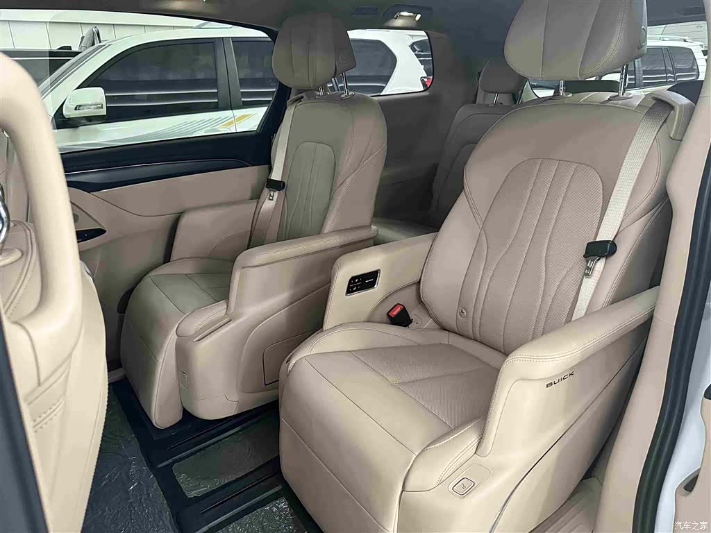 Buick GL8, 2025 12