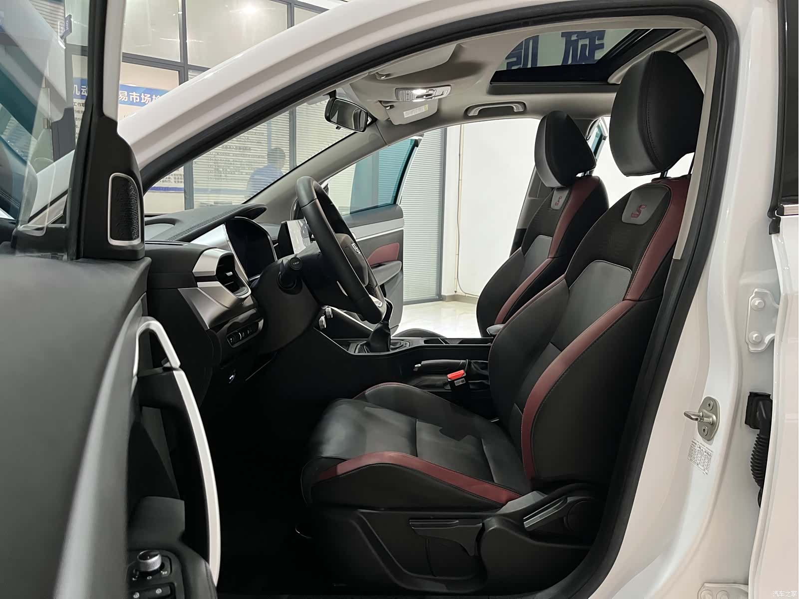 Geely Coolray, 2022 8