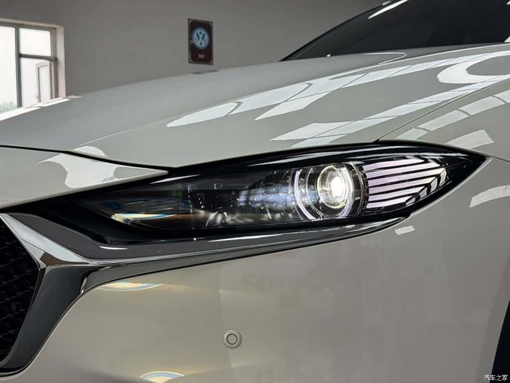 Mazda CX-4, 2023 21