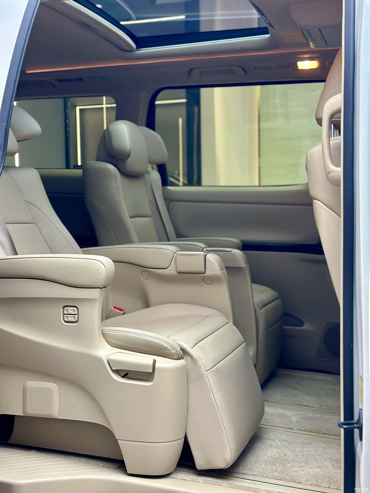 Toyota Alphard, 2015 6