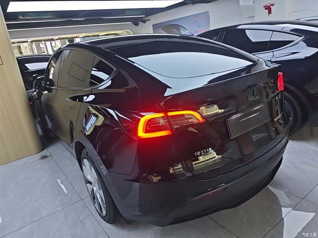 Tesla Model Y, 2023 все фото