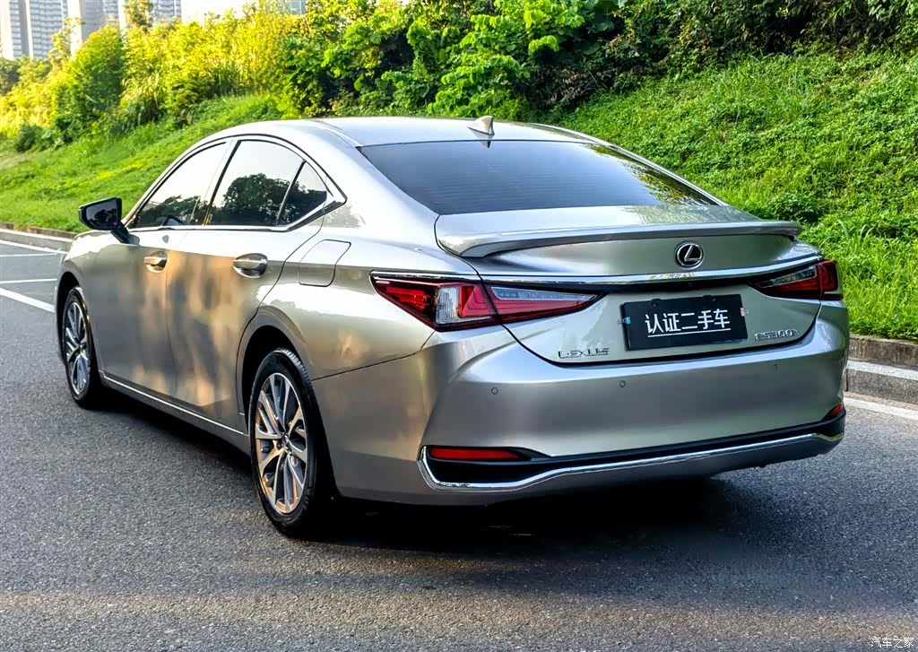 Lexus ES, 2024 все фото