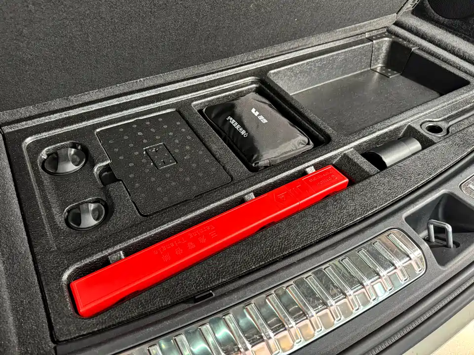 Li Auto Ideal L8