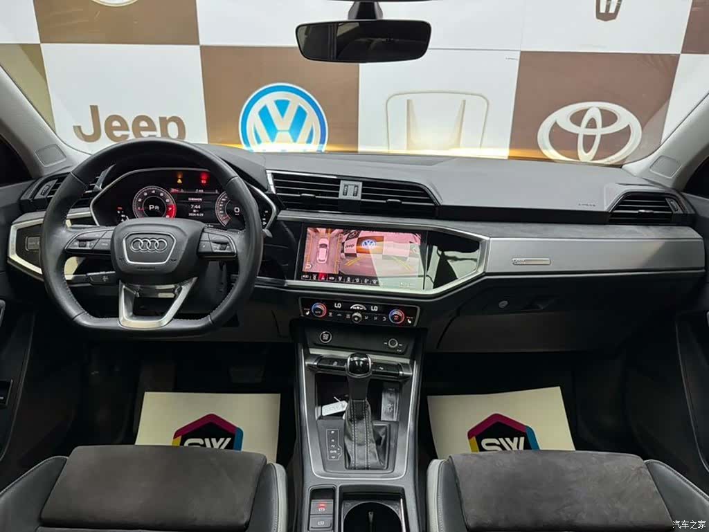 Audi Q3, 2022 10