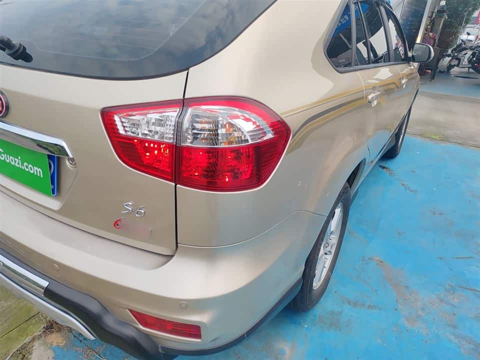 BYD S6