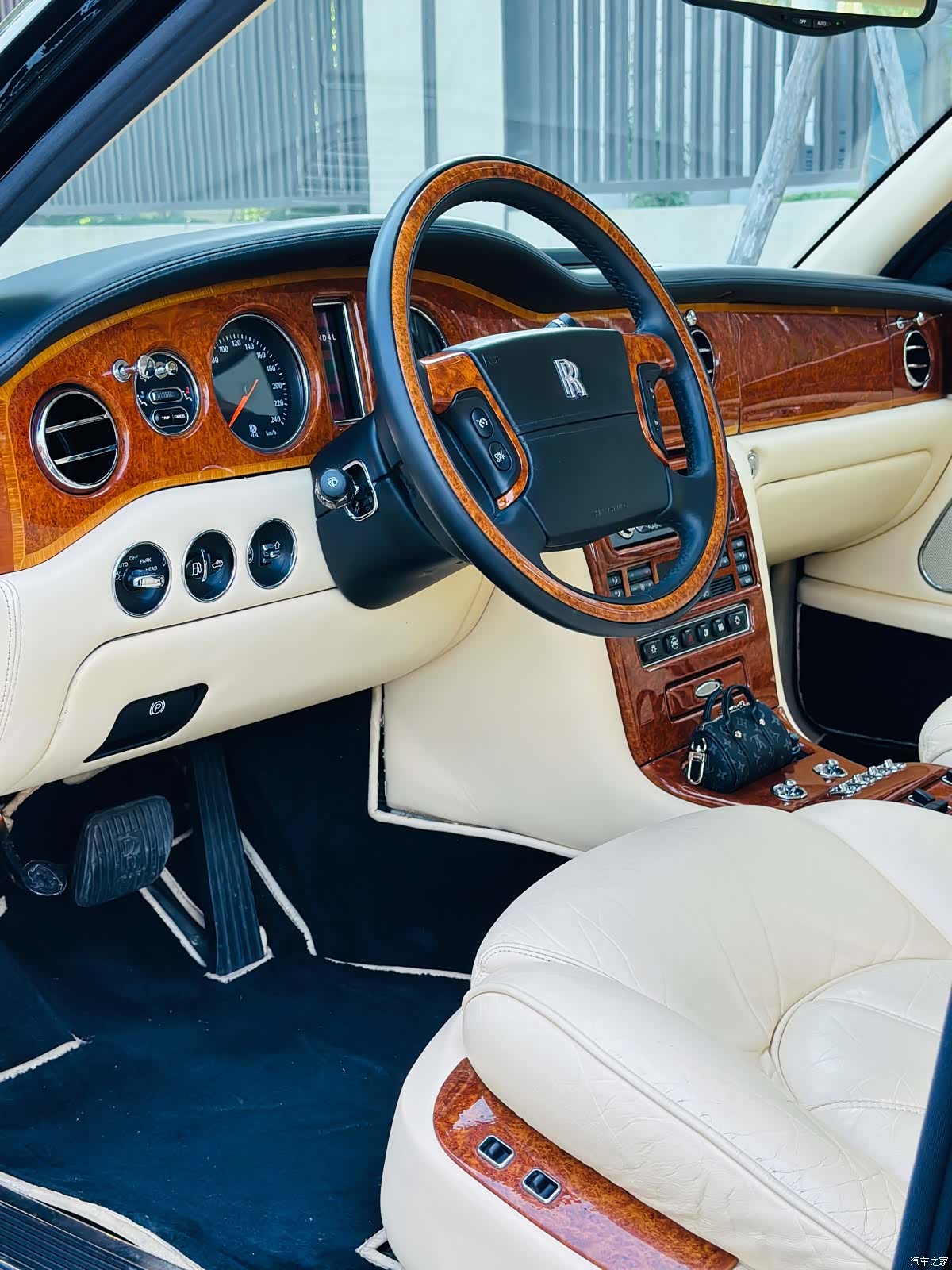Rolls-Royce Phantom, 2003 9