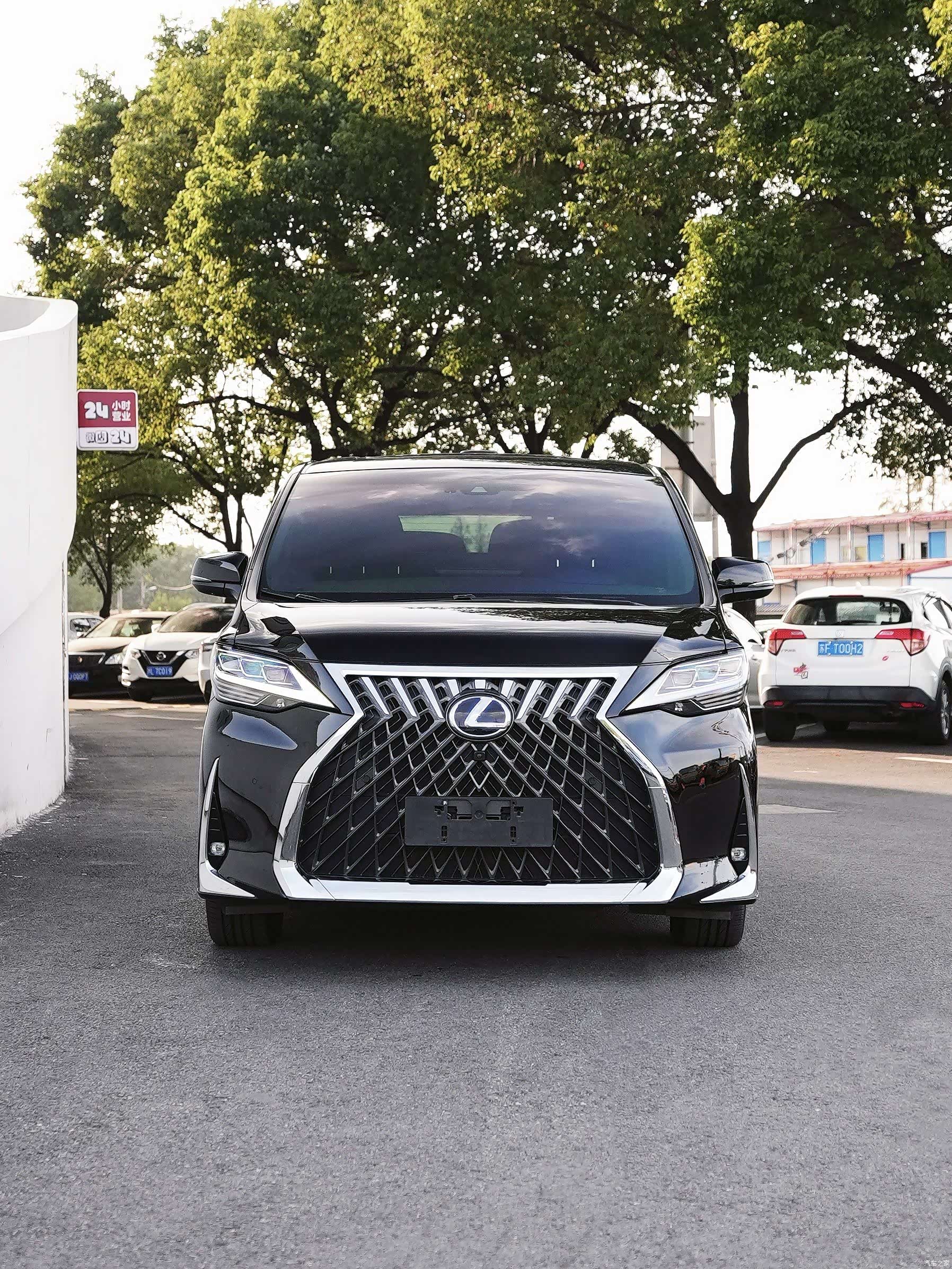 Lexus LM, 2022 2