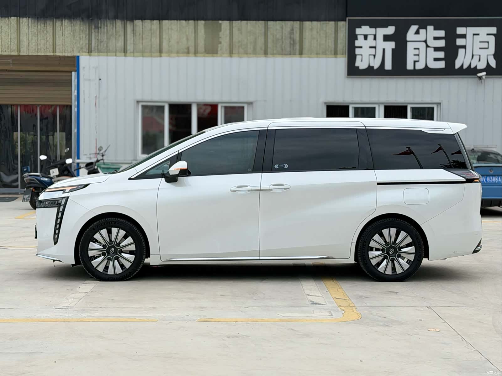 Trumpchi E8, 2024 4