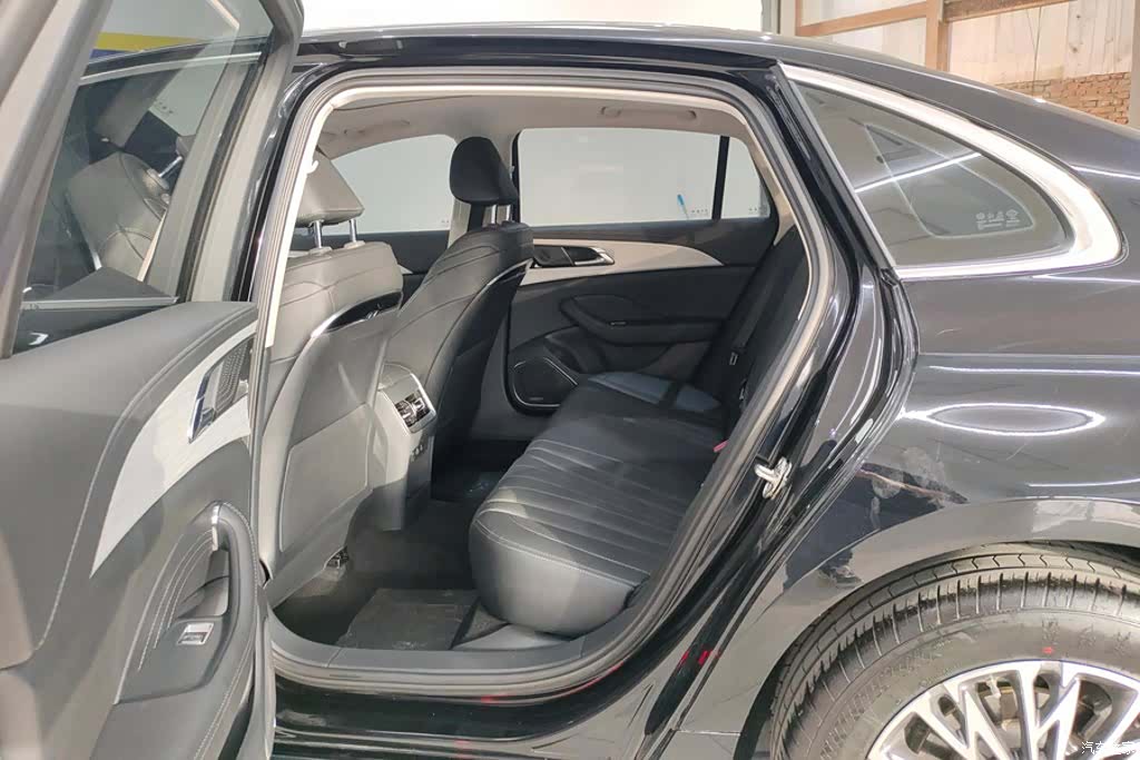 Hongqi H5, 2024 11