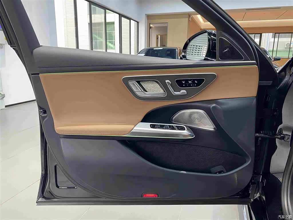 Mercedes-Benz E-Class, 2026 13