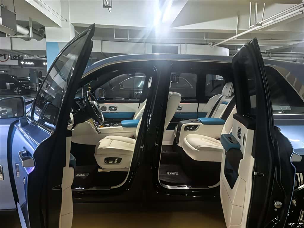 Rolls-Royce Cullinan, 2022 6