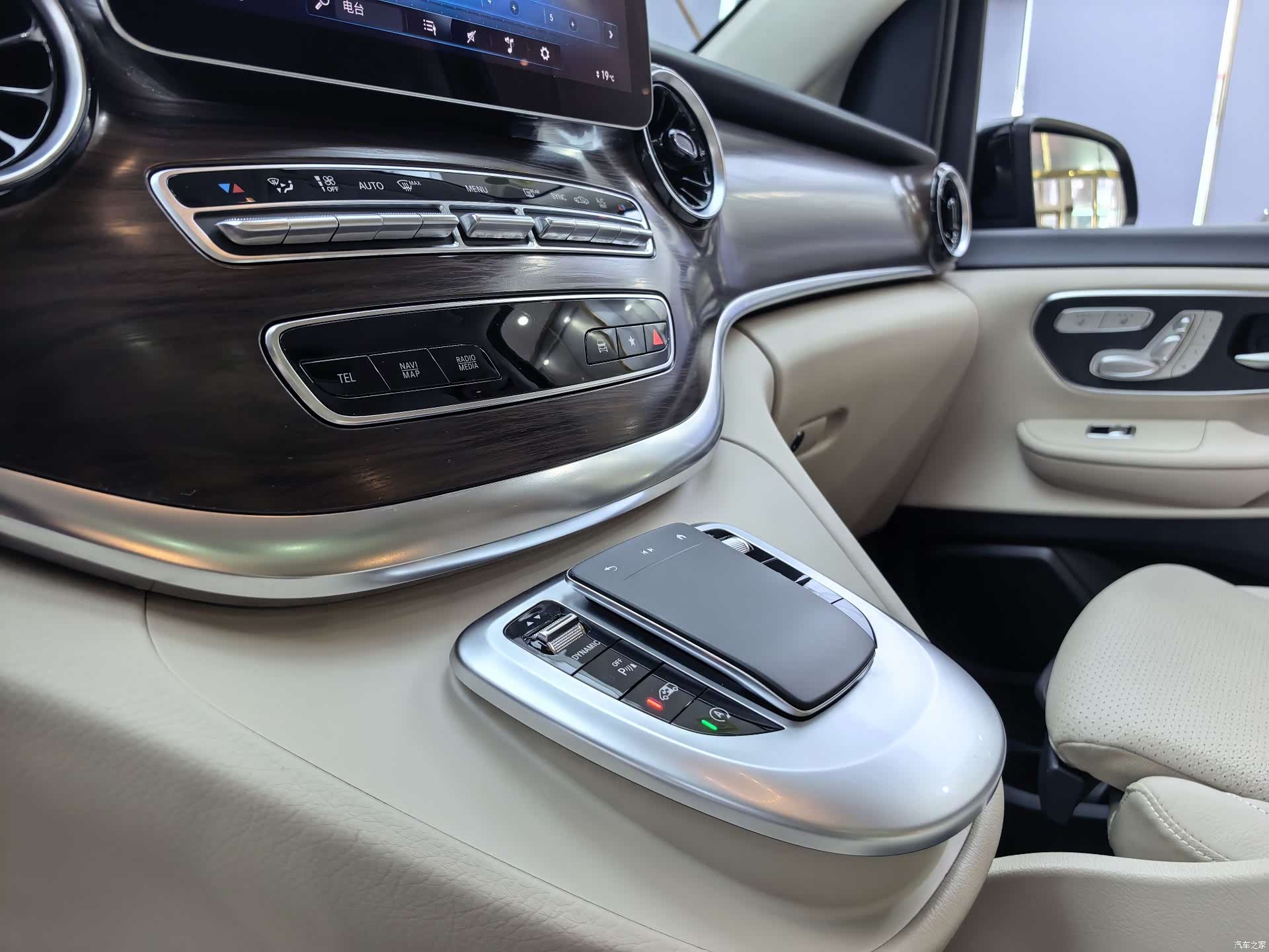 Mercedes-Benz V-Class, 2024 6