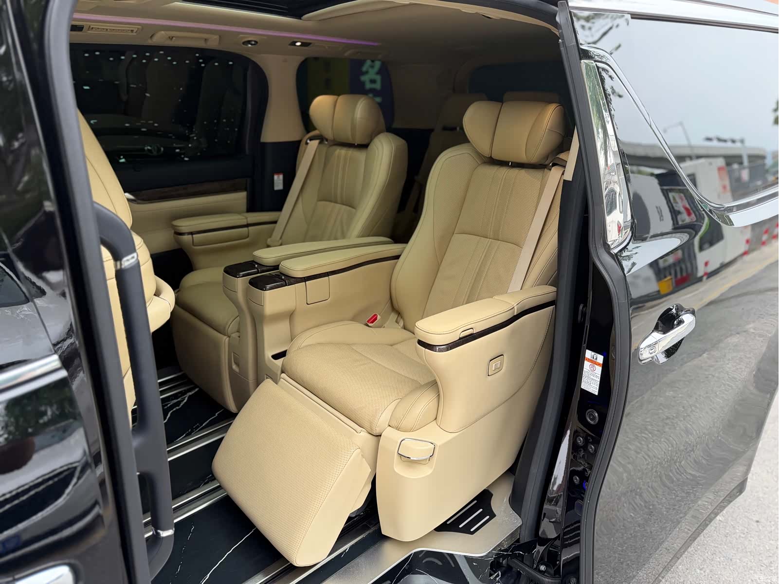 Toyota Vellfire, 2019 10