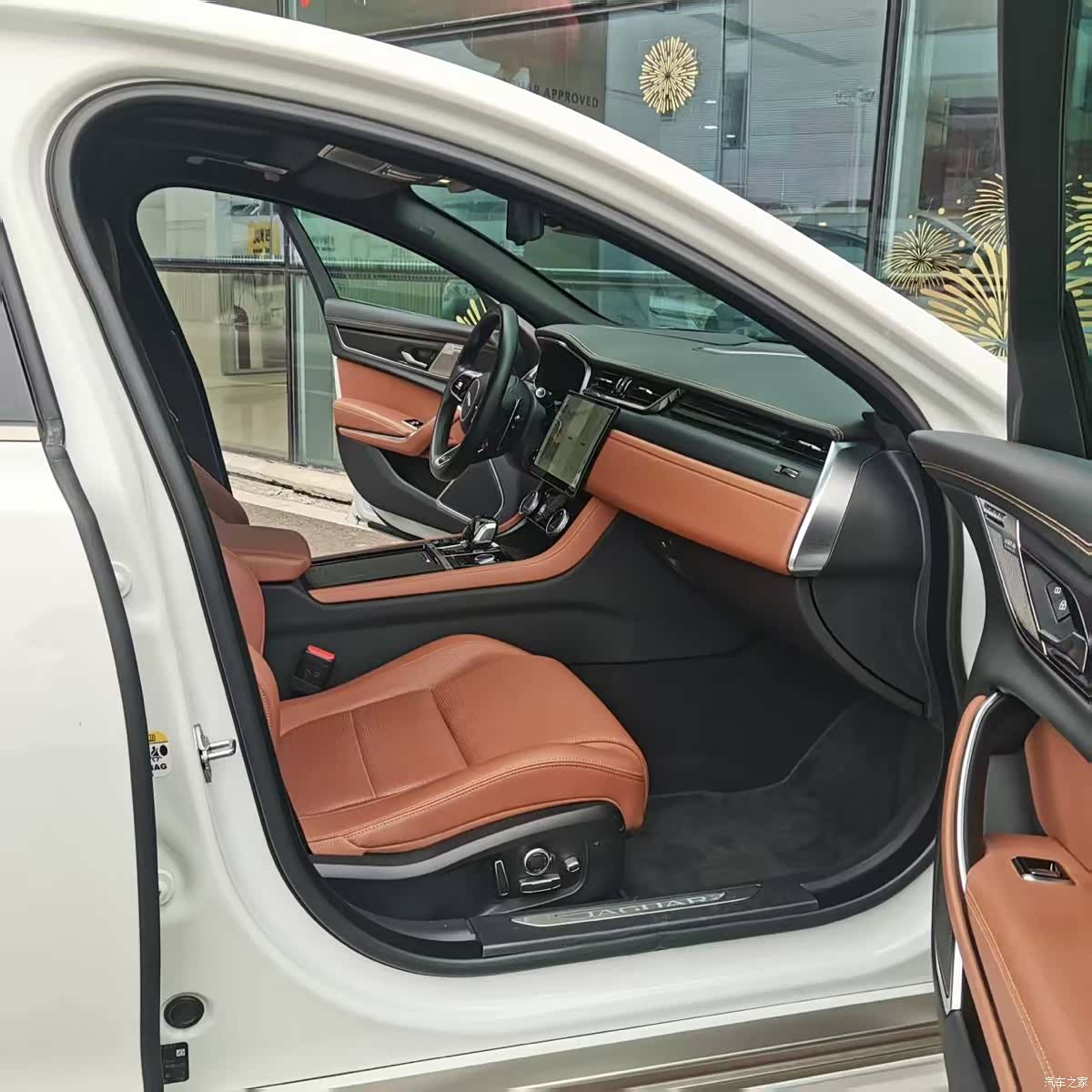 Land Rover P300, 2024 6