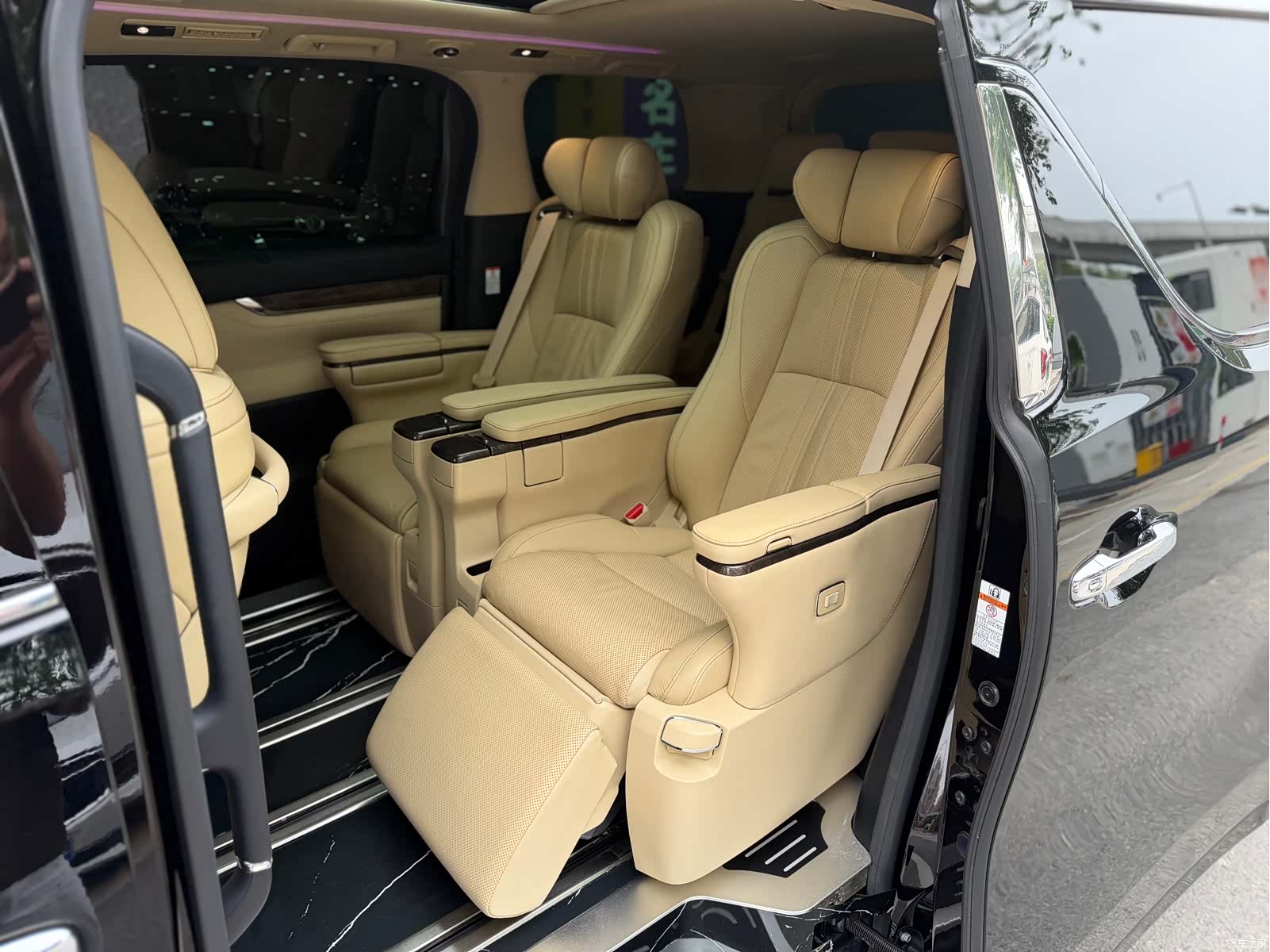 Toyota Vellfire, 2019 7