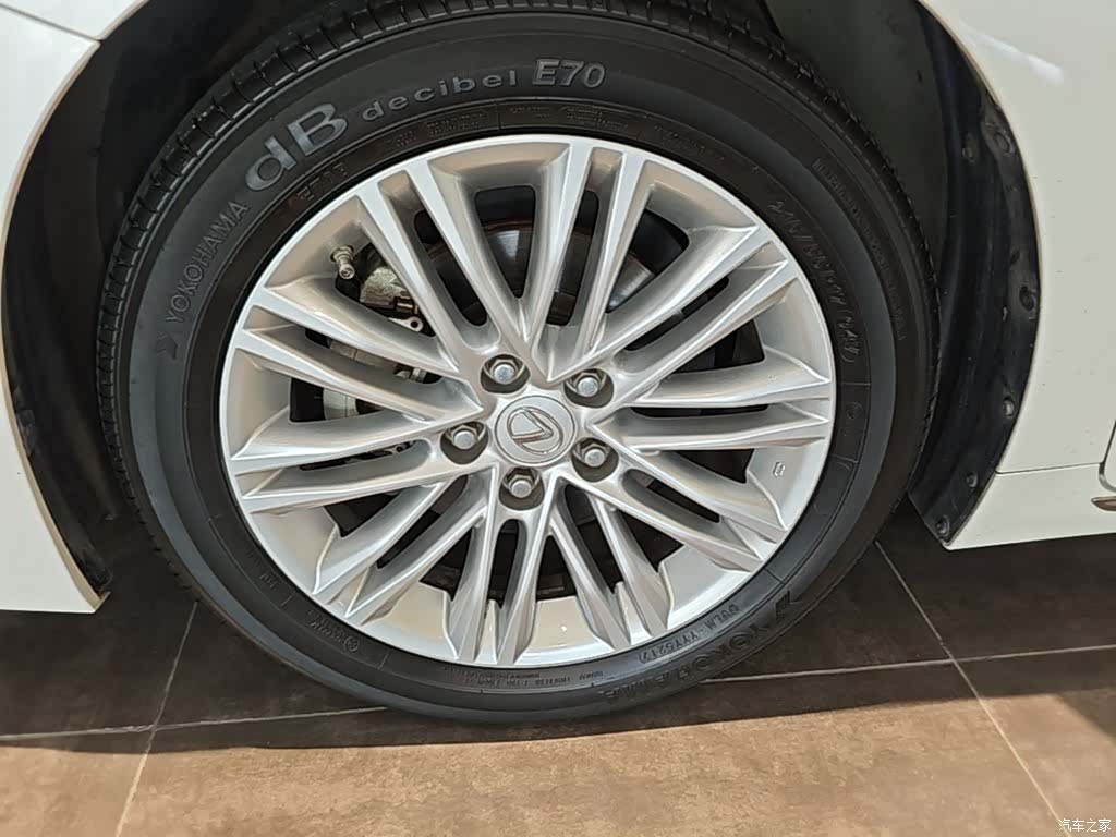 Lexus ES, 2018 23