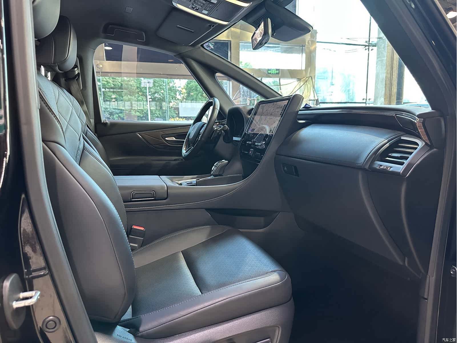 Toyota Vellfire, 2024 15
