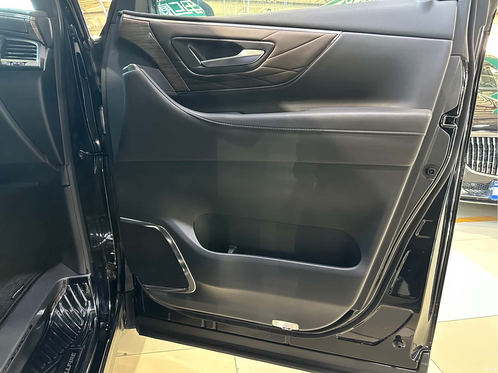 Toyota Vellfire, 2024 20