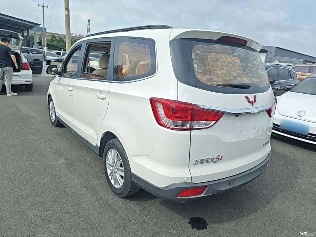 Wuling Hongguang, 2017 все фото