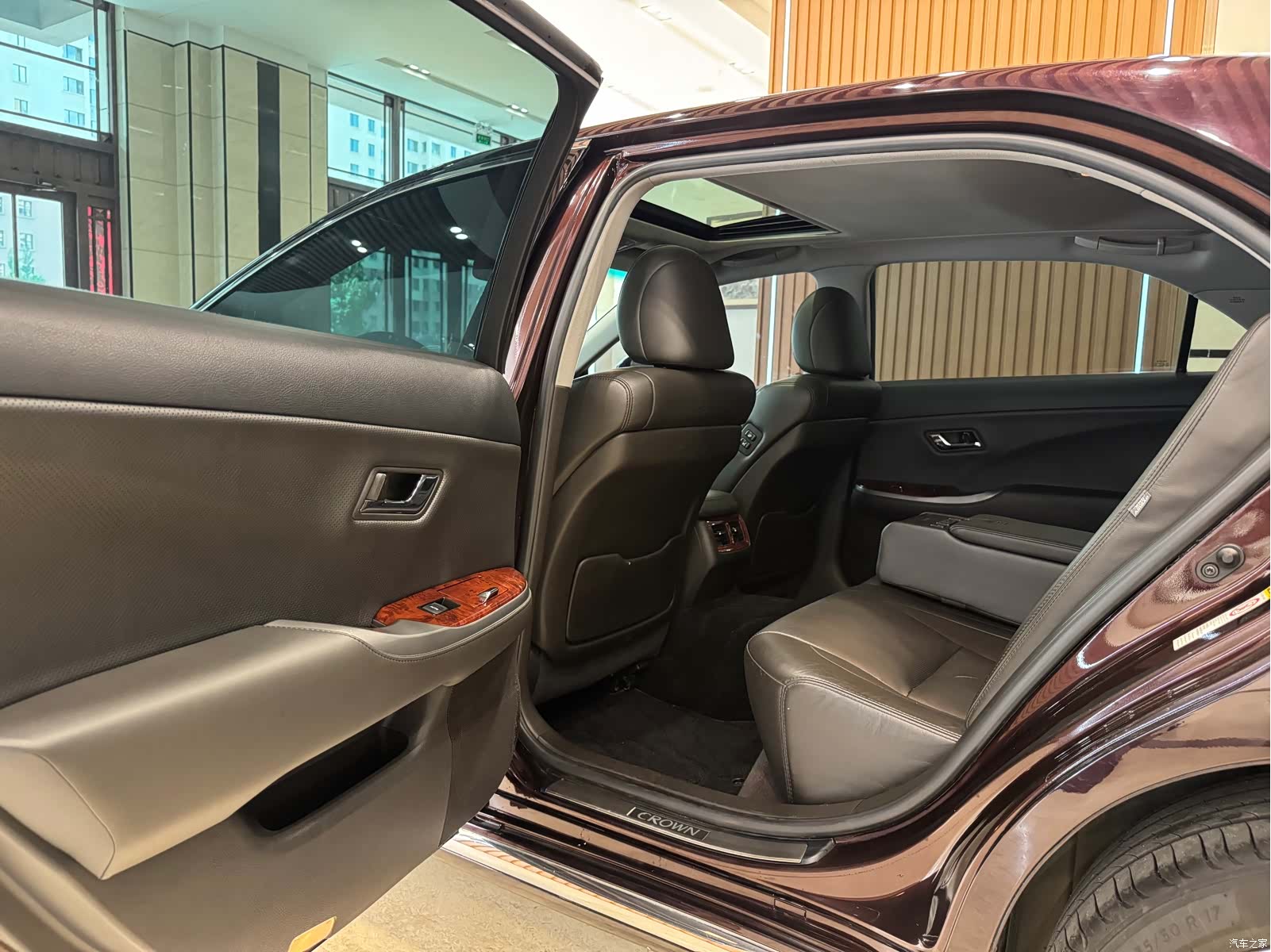 Toyota Crown, 2014 10