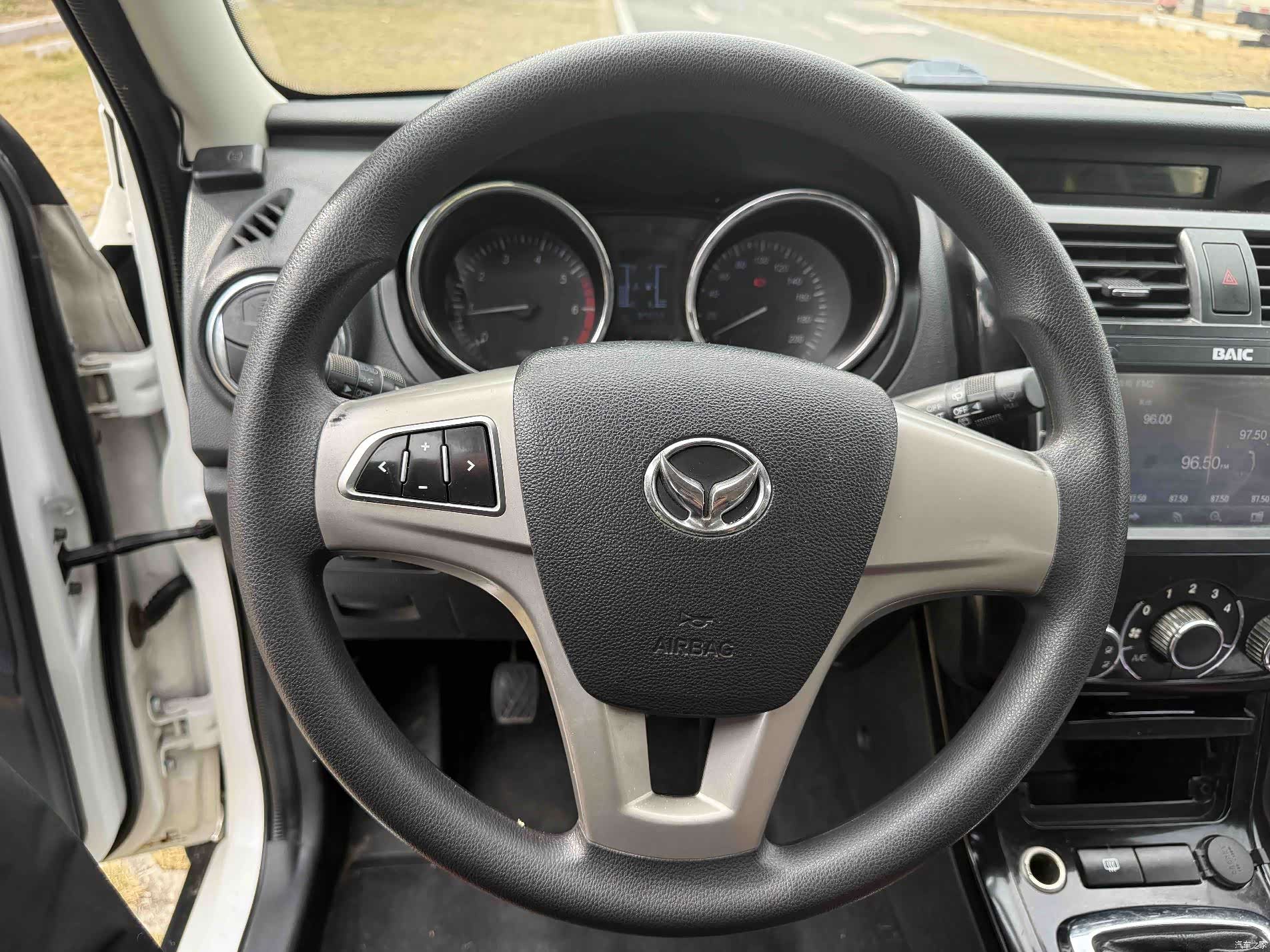 BAIC S3, 2015 6
