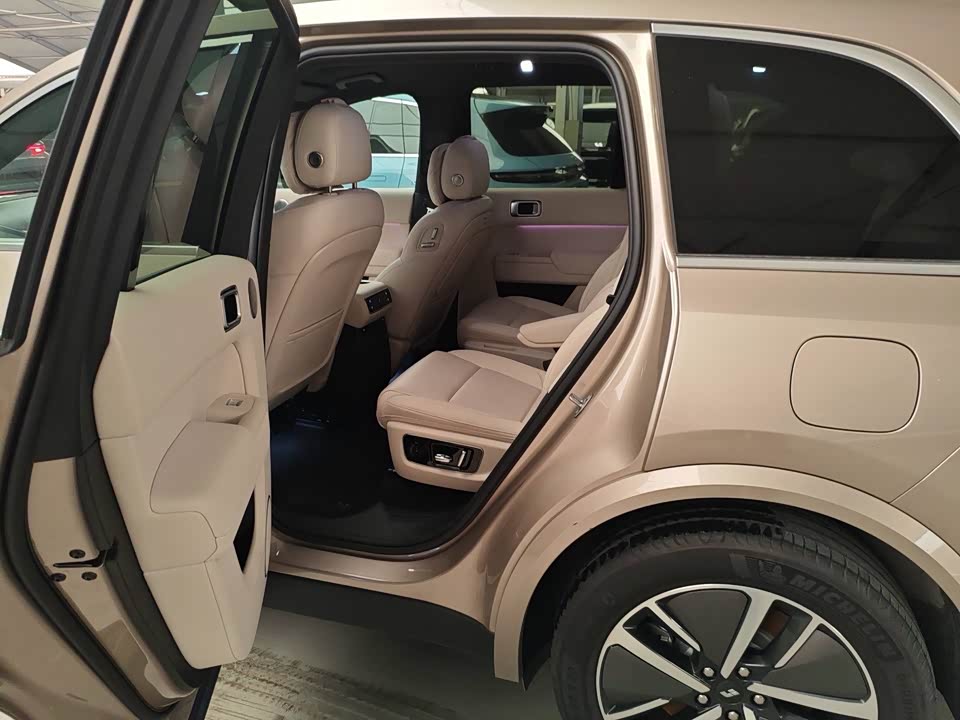 Li Auto Ideal L8
