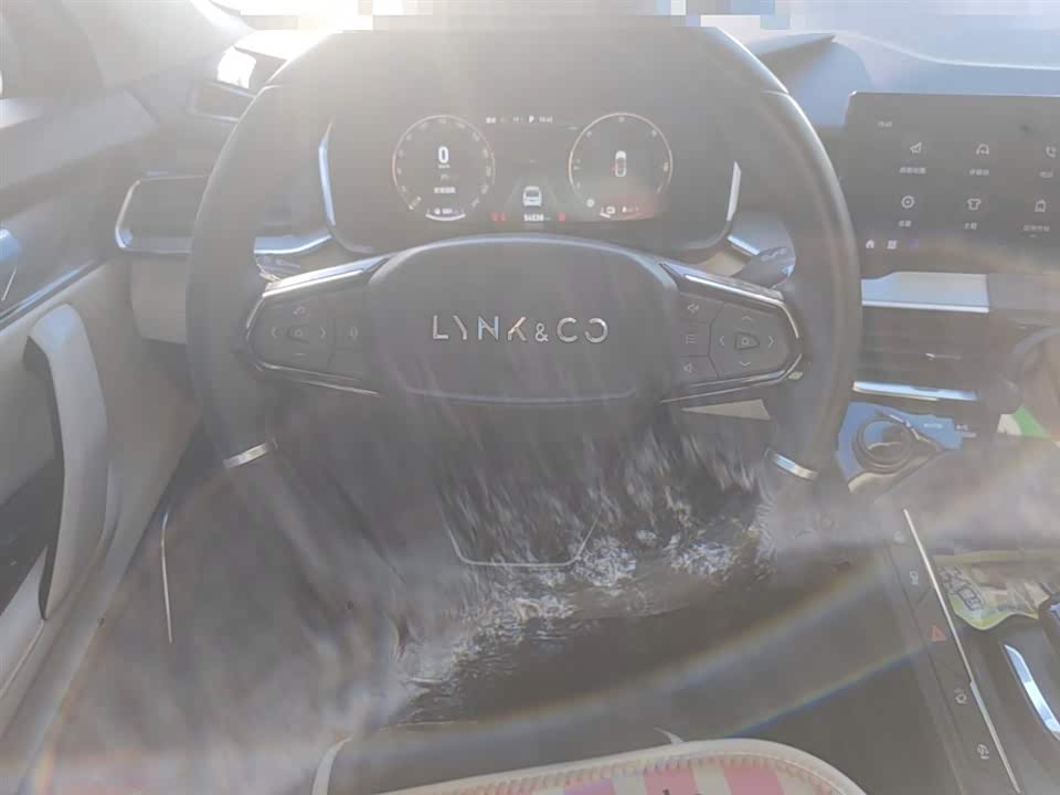 Lynk & Co 06 EM-P
