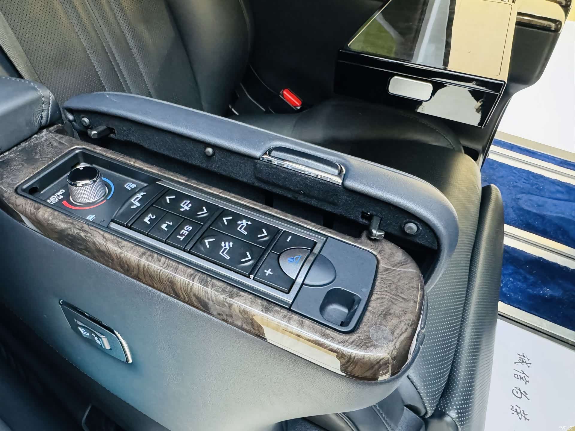 Toyota Alphard, 2021 8