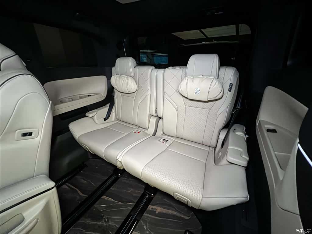 Toyota Alphard, 2025 15