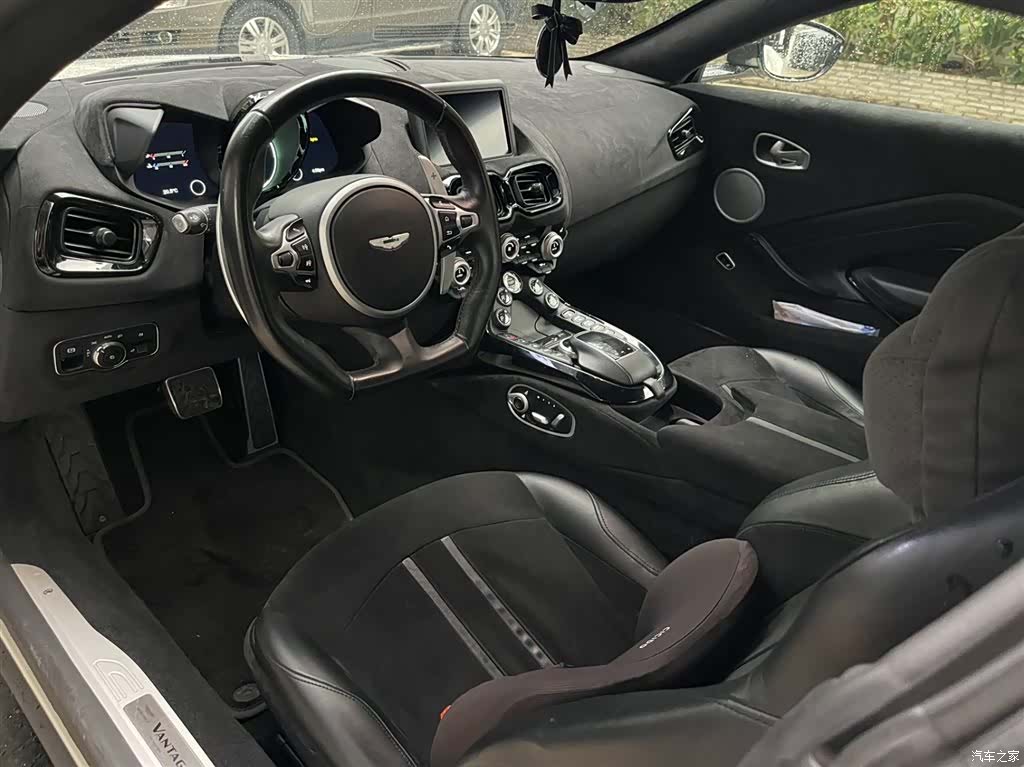 Aston Martin Vantage, 2019 12
