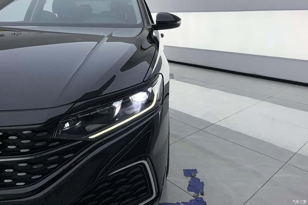 Volkswagen Passat, 2023 все фото