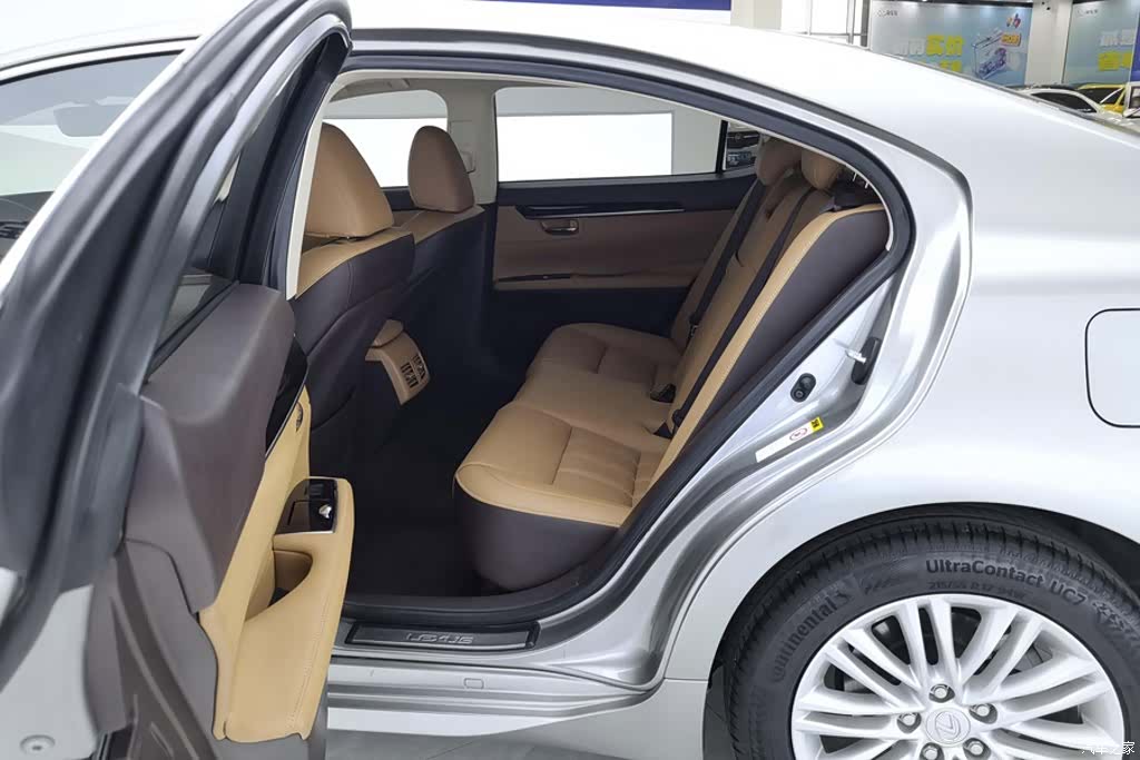 Lexus ES, 2018 11