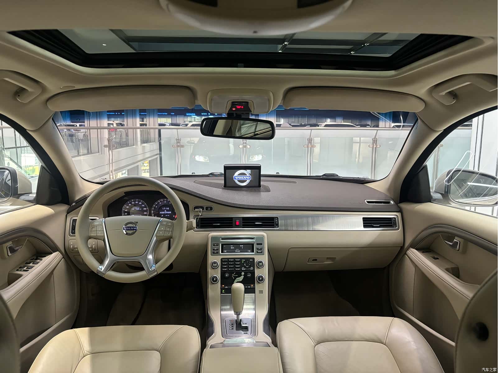 Volvo S80, 2010 6