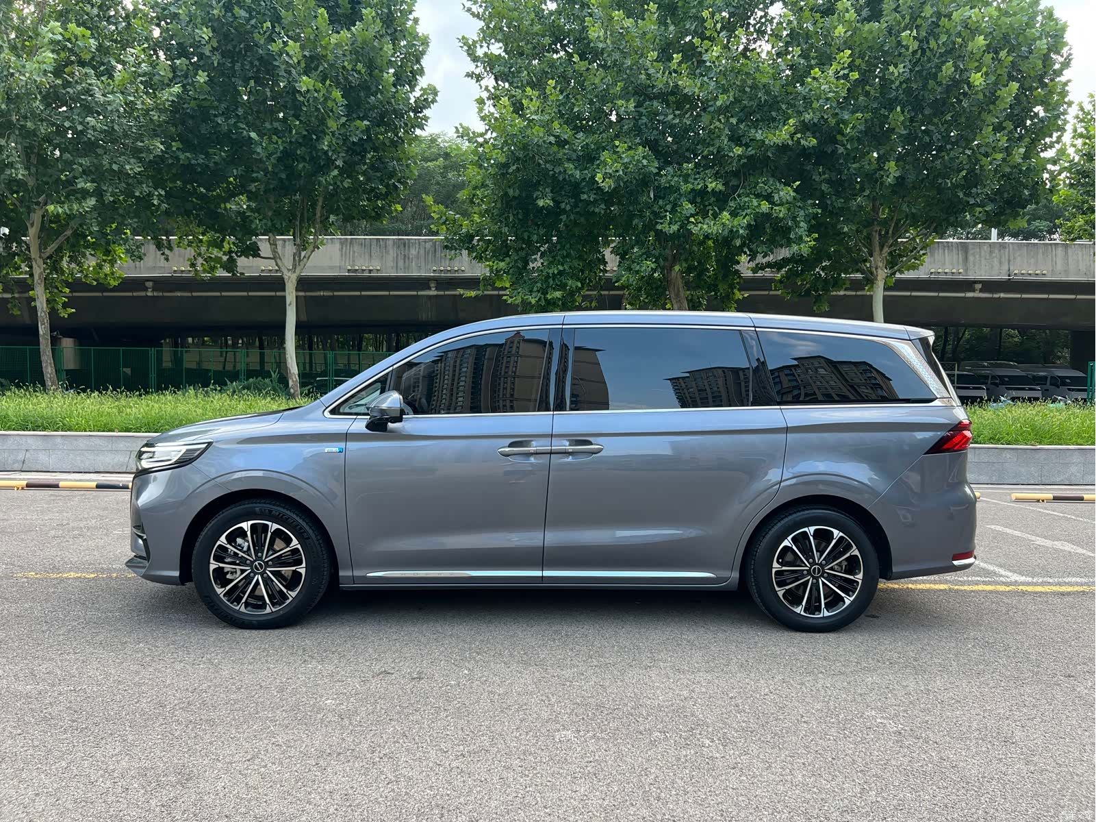 Roewe iMAX8, 2021 9