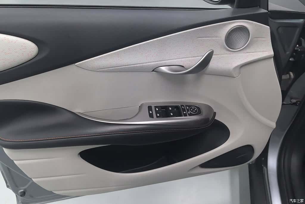 BYD Dolphin, 2022 7